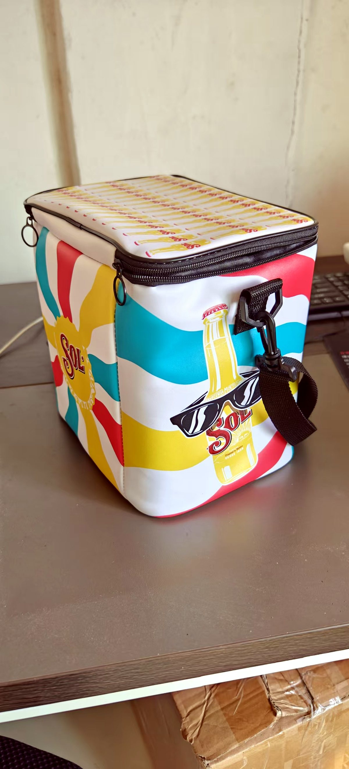 Insulated non-woven tote bags — reusable grocery and delivery grade